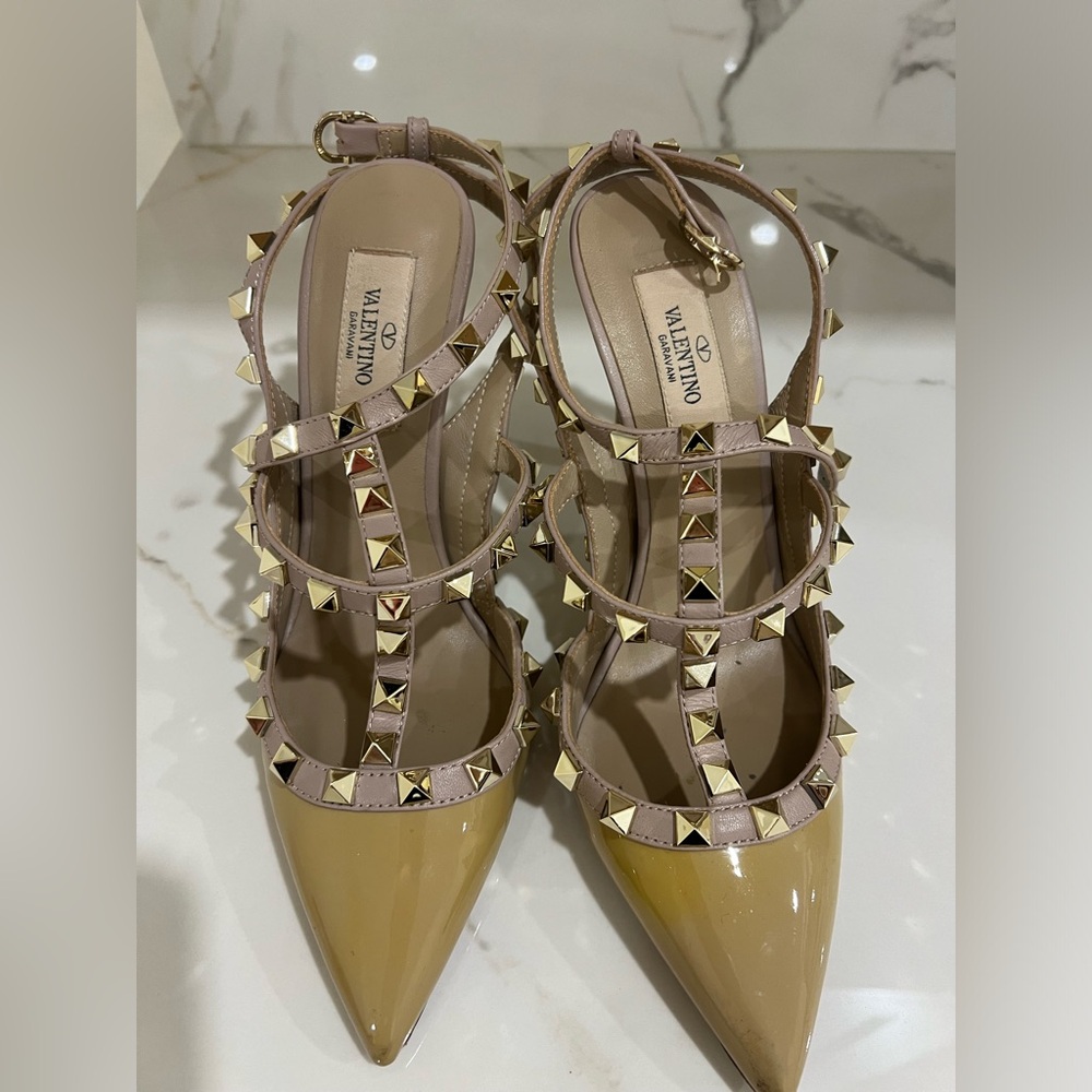 Valentino Rockstud caged pump size 37